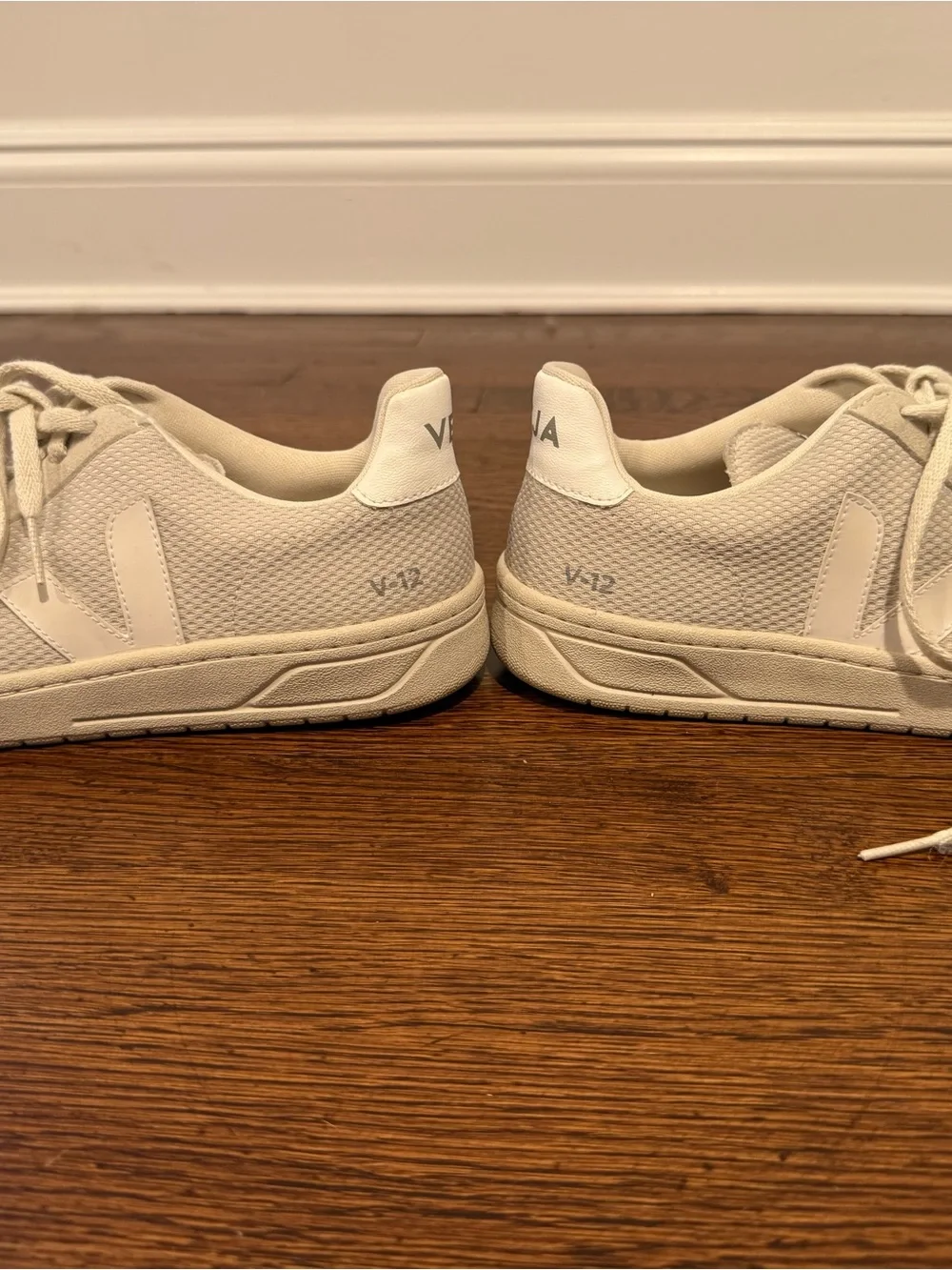 Veja Cream Lace-Up Low-Top Sneakers
